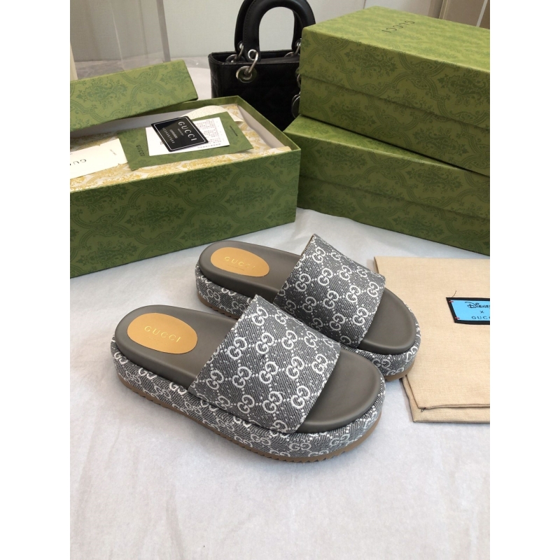 G*u*i slippers